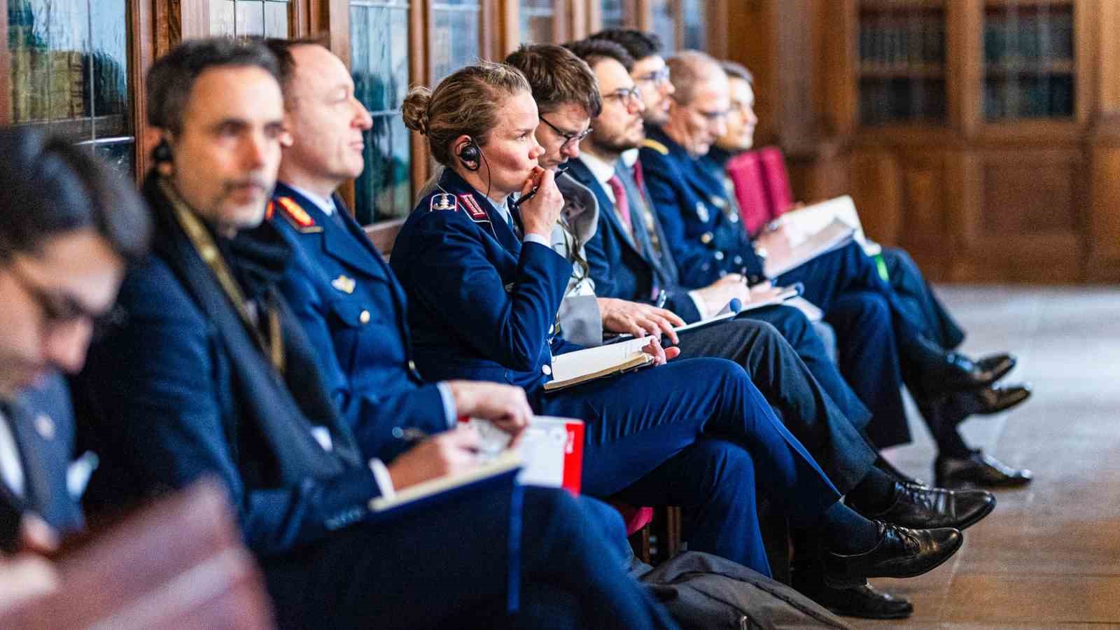 Polonyalı Bakan Kosiniak-Kamysz: "Savaş teknikleri şekilde değişiyor, uygun şekilde tepki vermeliyiz"
Polonyalı Bakan Kosiniak-Kamysz: "Savaş teknikleri şekilde değişiyor, uygun şekilde tepki vermeliyiz"