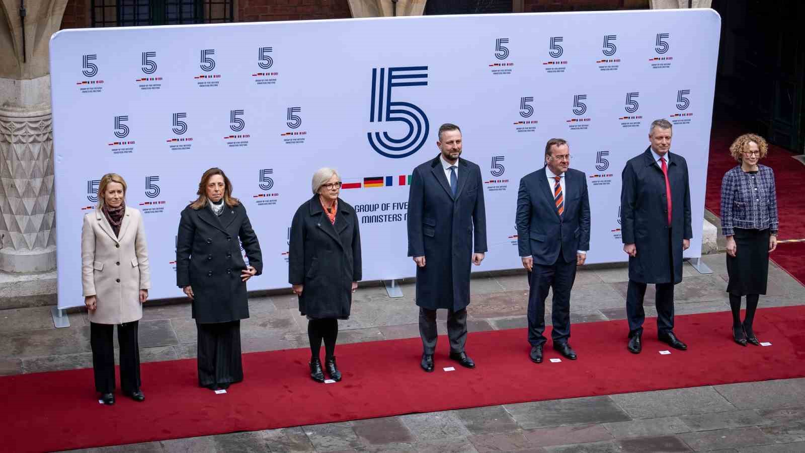 Polonyalı Bakan Kosiniak-Kamysz: "Savaş teknikleri şekilde değişiyor, uygun şekilde tepki vermeliyiz"
Polonyalı Bakan Kosiniak-Kamysz: "Savaş teknikleri şekilde değişiyor, uygun şekilde tepki vermeliyiz"
