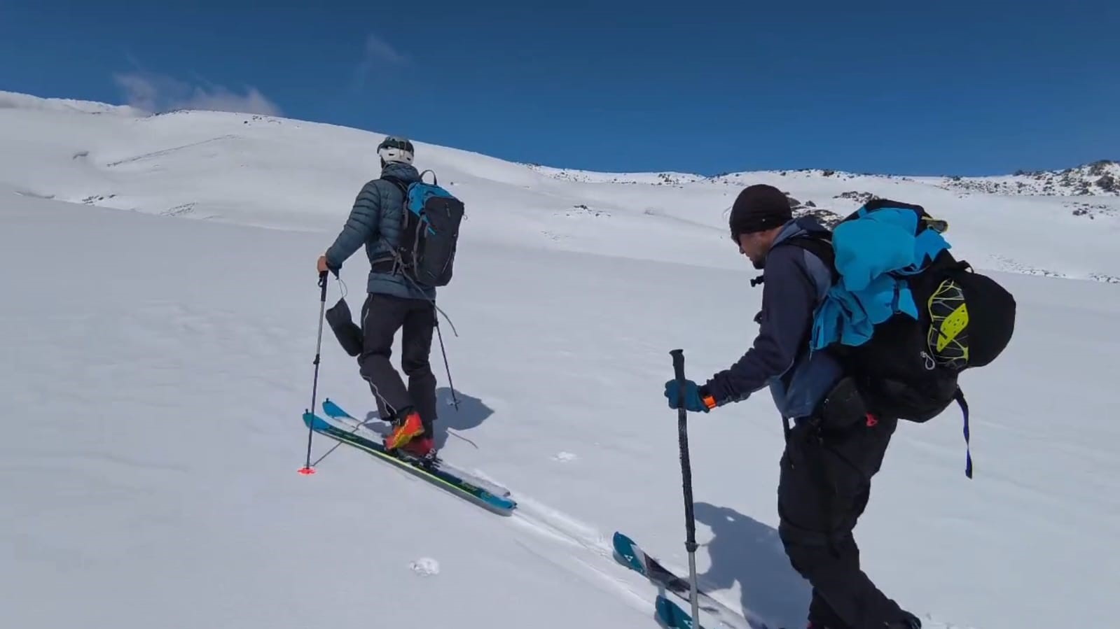 Polonyalı dağcılar Süphan Dağı’ndan kayakla indi

