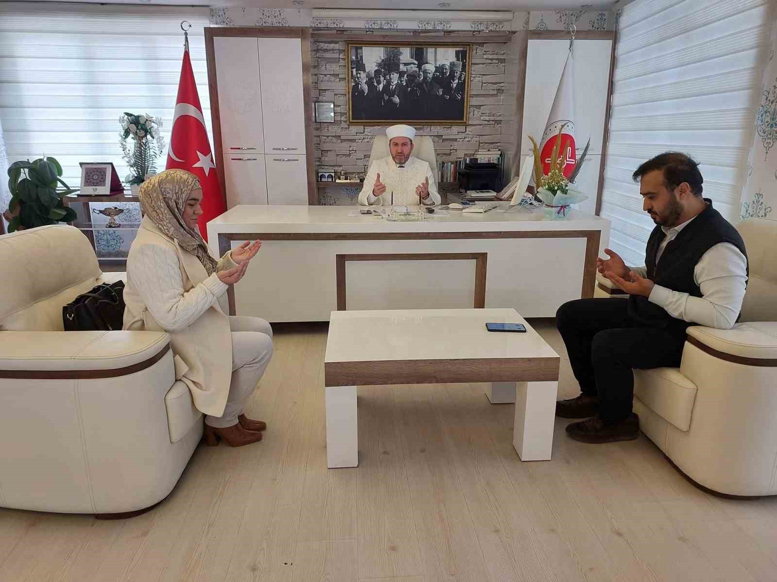 Polonyalı Oksana Müslüman olup Meryem ismini aldı
Polonyalı Oksana Müslüman olup Meryem ismini aldı