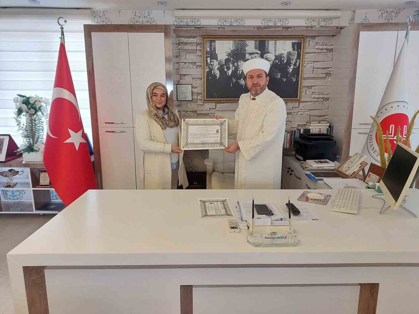 Polonyalı Oksana Müslüman olup Meryem ismini aldı
Polonyalı Oksana Müslüman olup Meryem ismini aldı