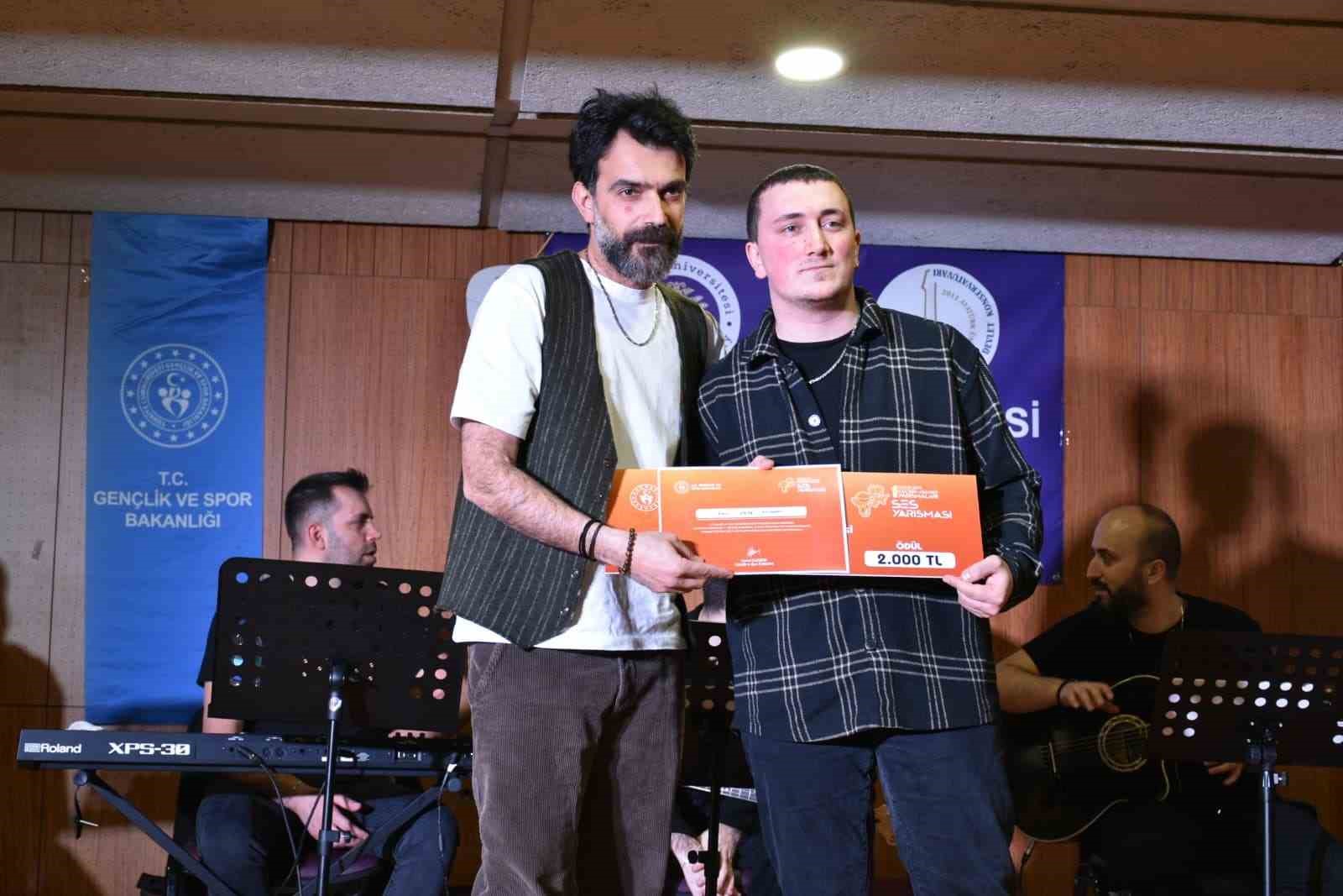 Popüler müziğin şampiyonu Tüter
