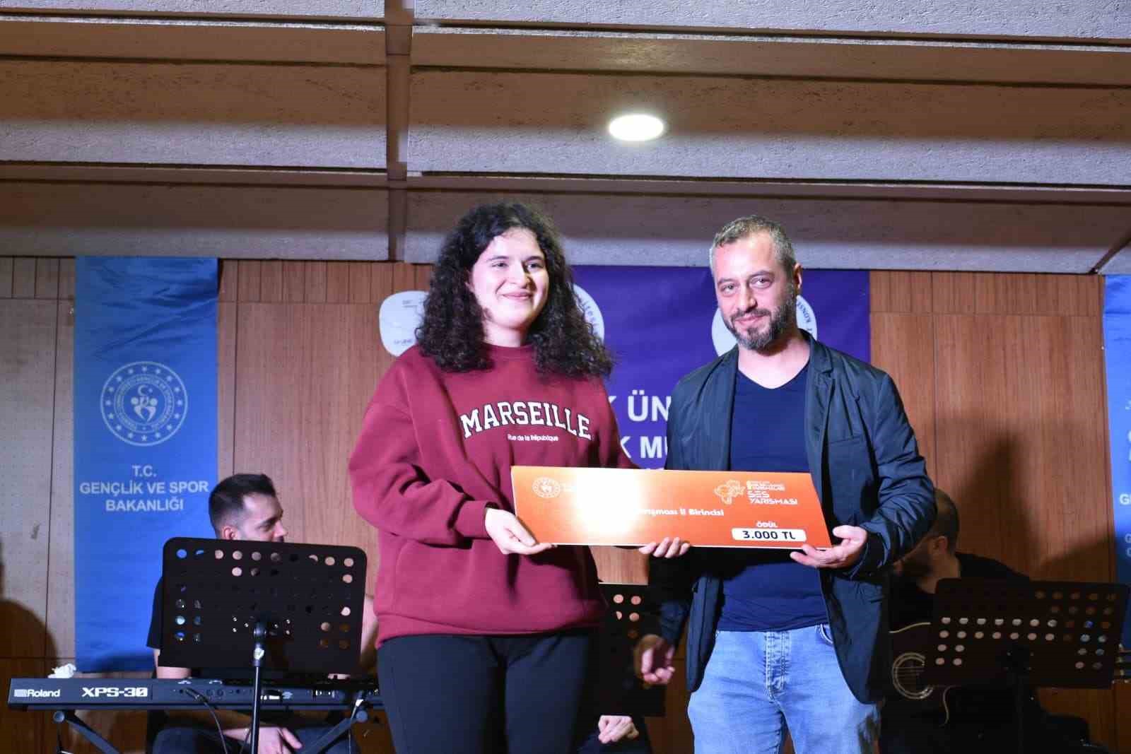 Popüler müziğin şampiyonu Tüter
