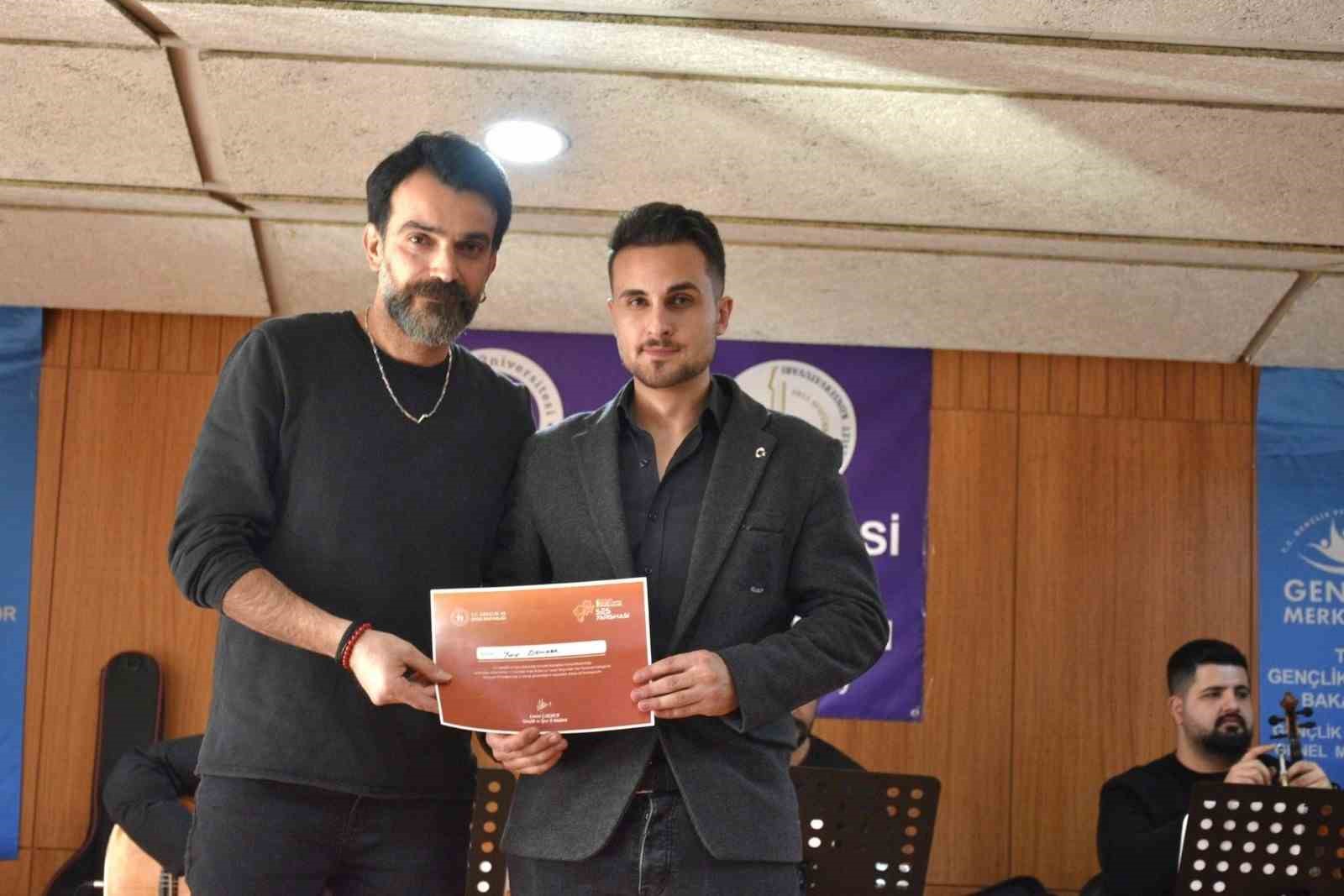 Popüler müziğin şampiyonu Tüter
