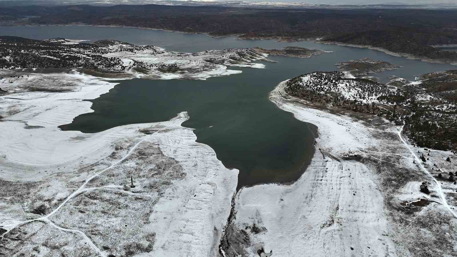 Porsuk Barajı’nda geriye çekilen su tedirgin etti
