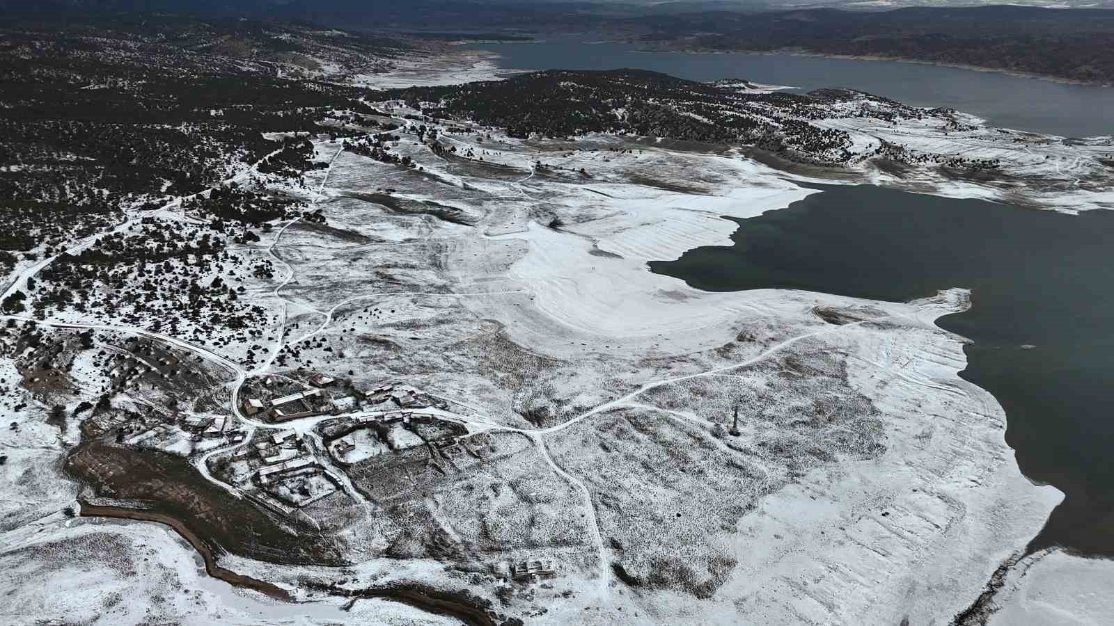 Porsuk Barajı’nda geriye çekilen su tedirgin etti

