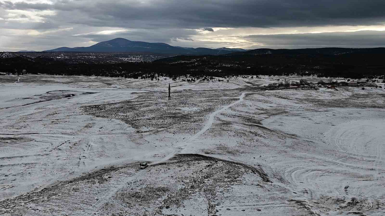 Porsuk Barajı’nda geriye çekilen su tedirgin etti
