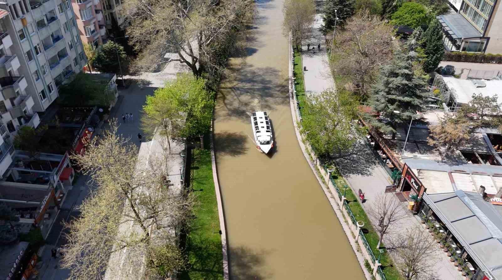Porsuk Çayı kahverengiye döndü
