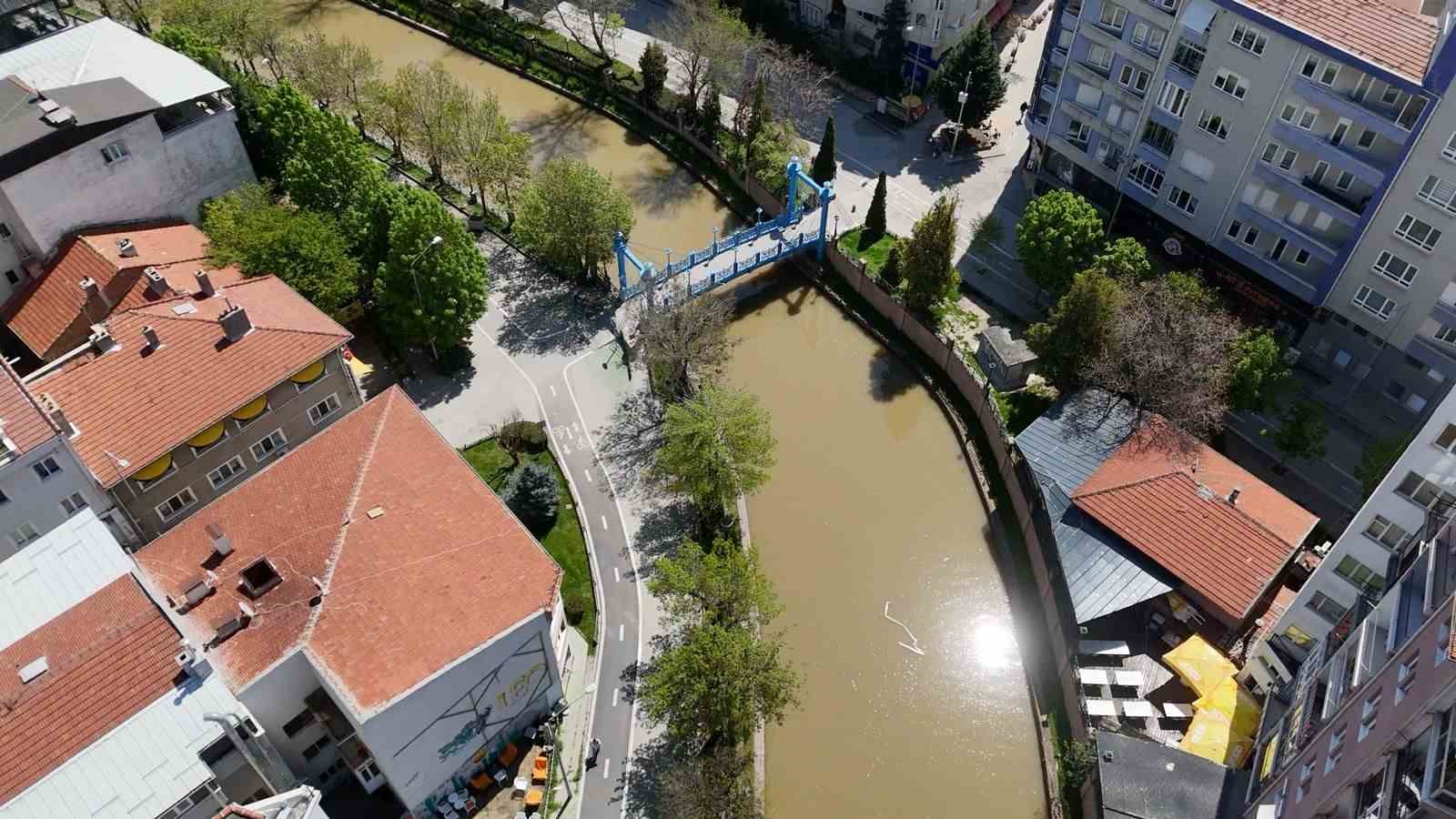Porsuk Çayı kahverengiye döndü
