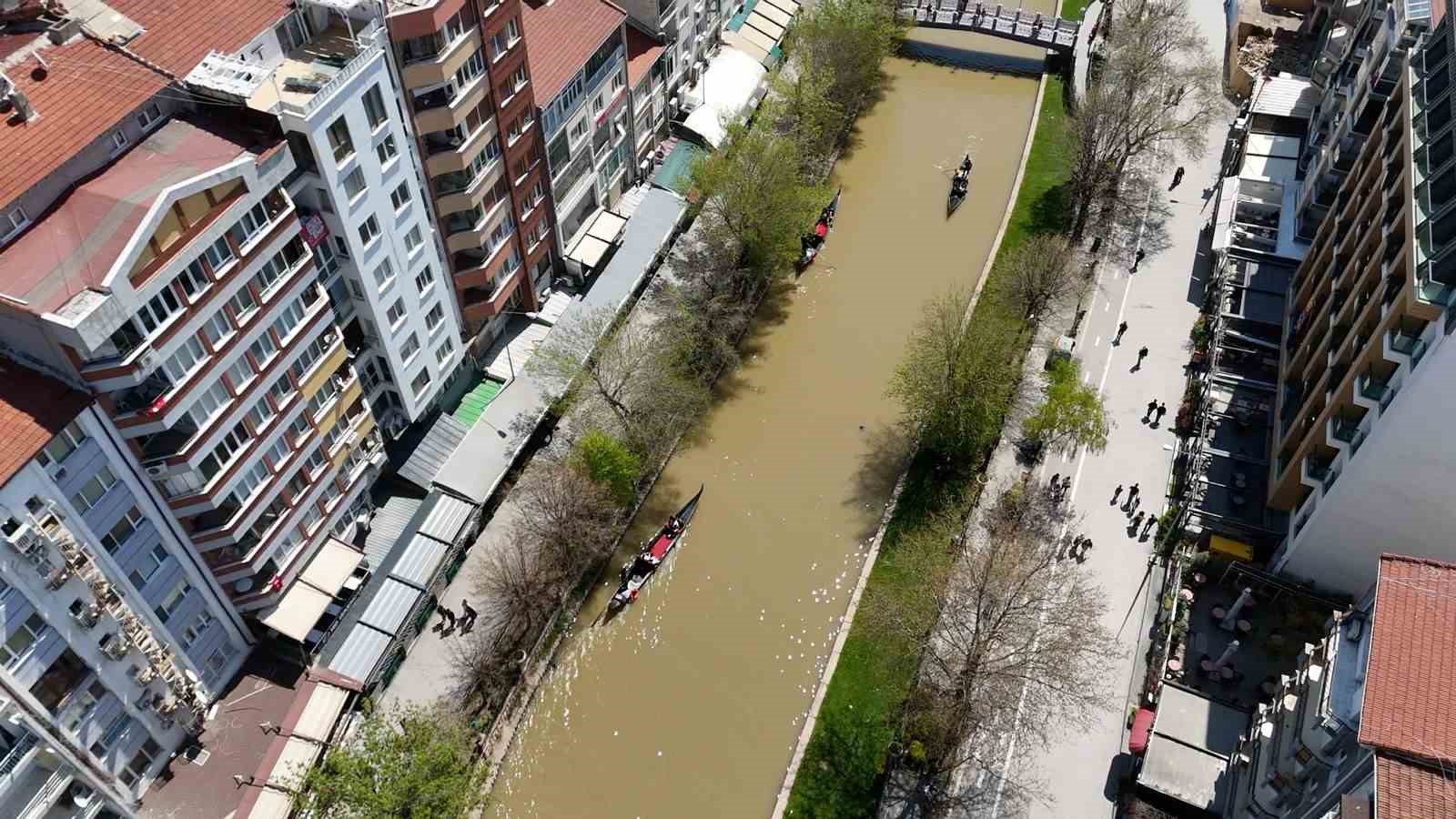 Porsuk Çayı kahverengiye döndü
