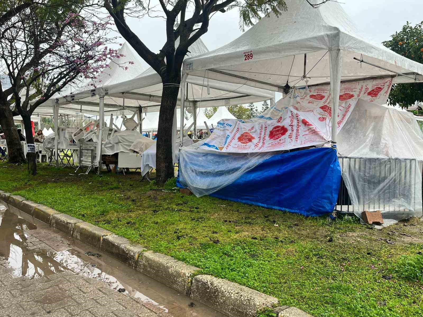 Portakal Çiçeği Karnavalı’na yağmur engeli
