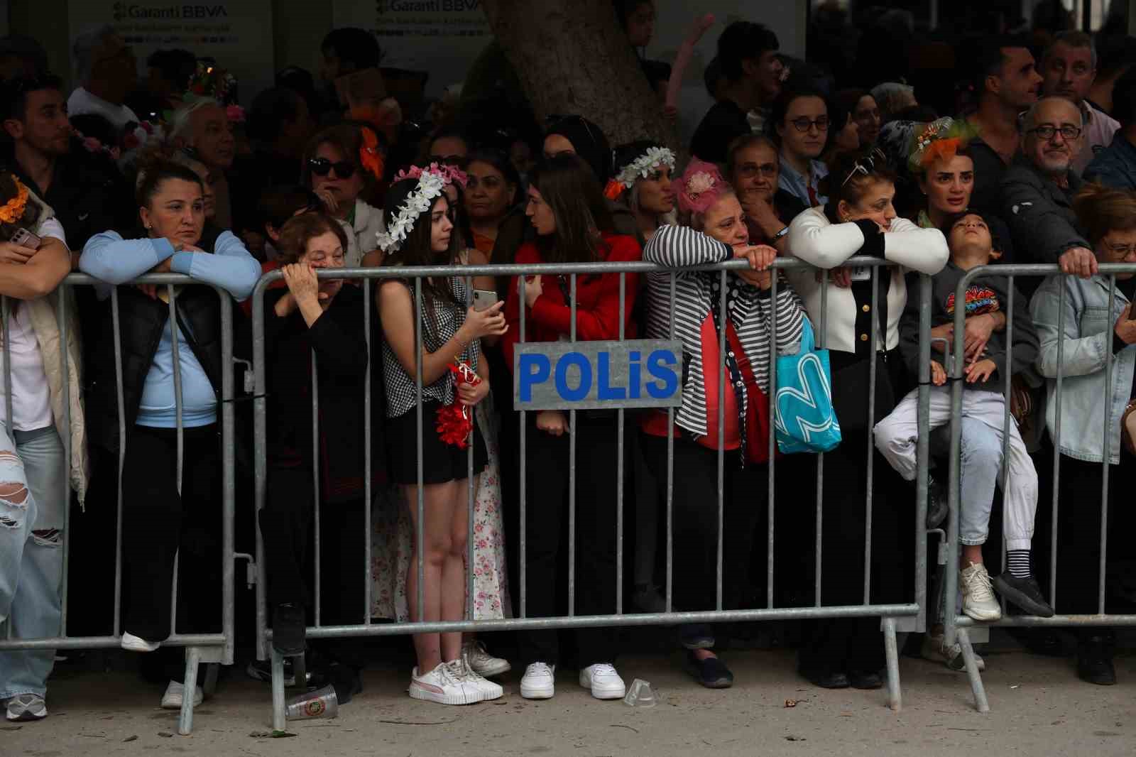 Portakal Çiçeği Karnavalı’nda renkli kortej
