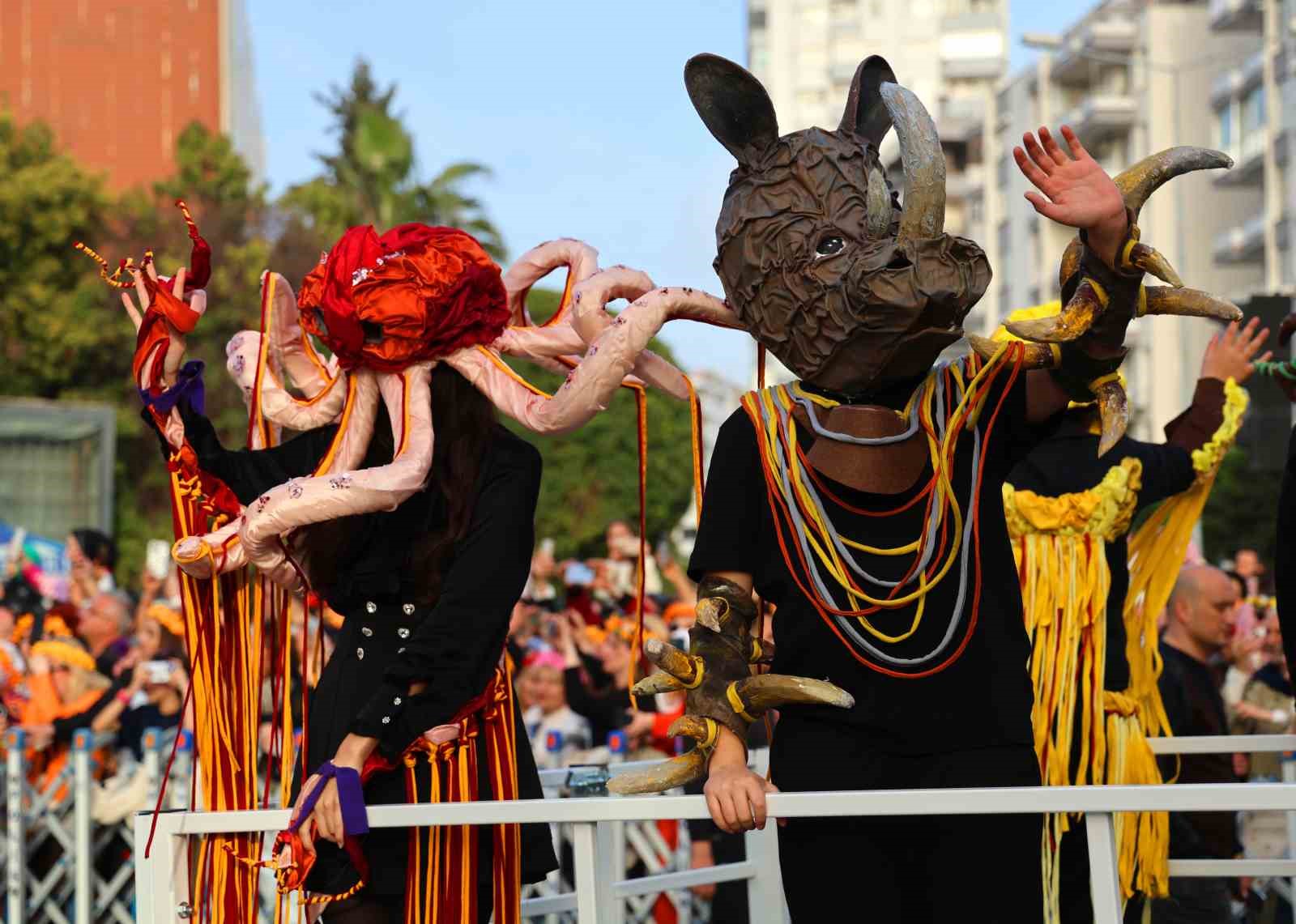 Portakal Çiçeği Karnavalı’nda renkli kortej
