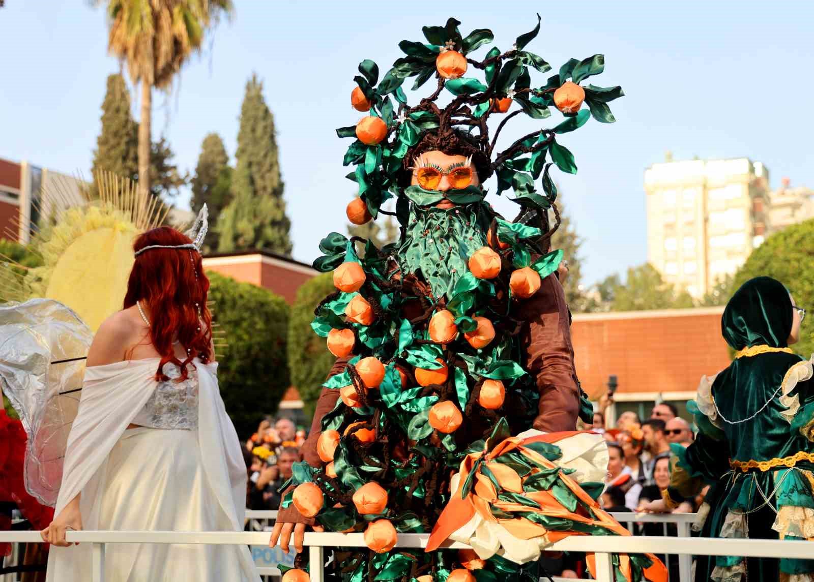 Portakal Çiçeği Karnavalı’nda renkli kortej
