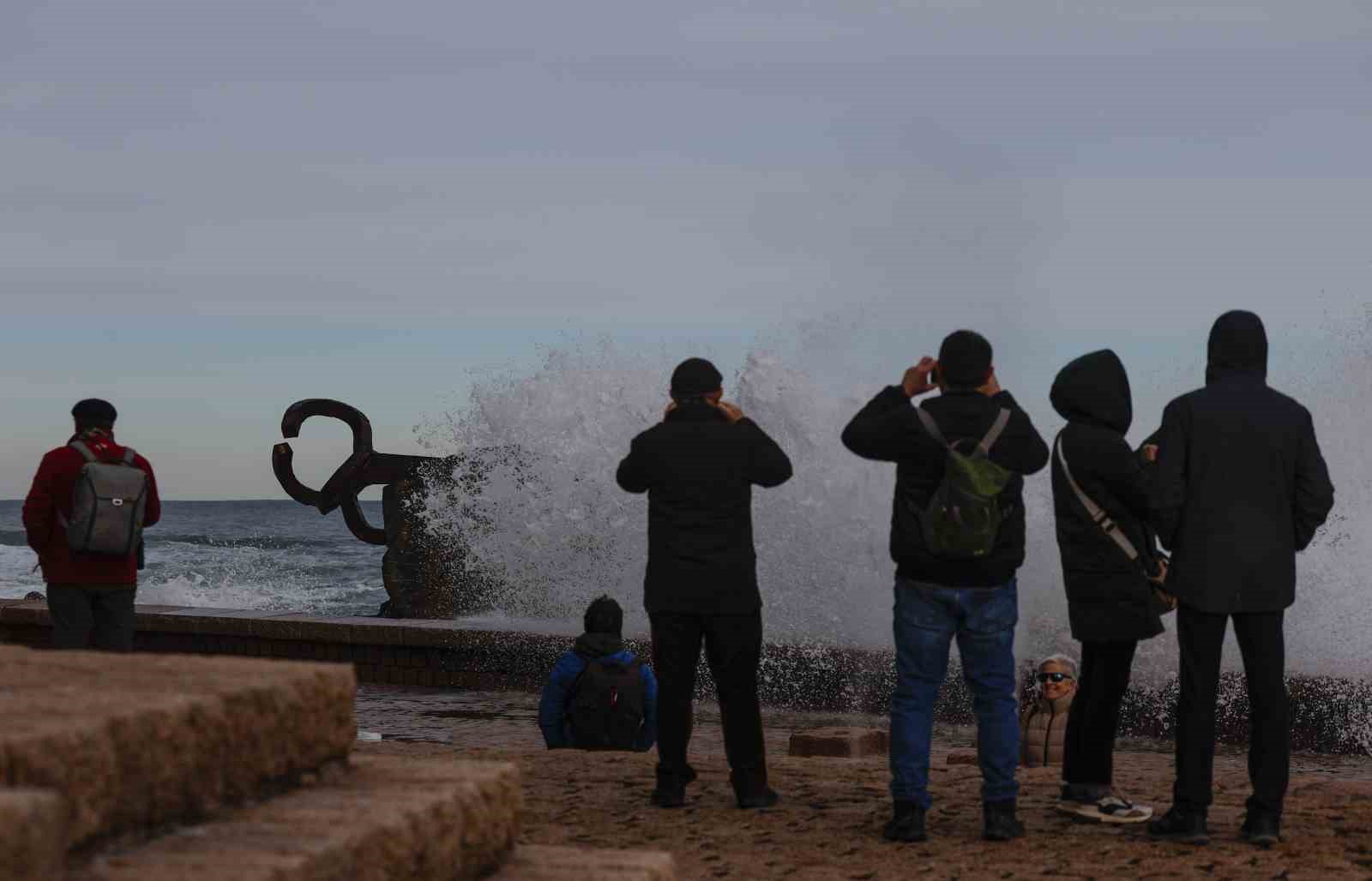 Portekiz’i Kristin fırtınası vurdu: 5 ölü
