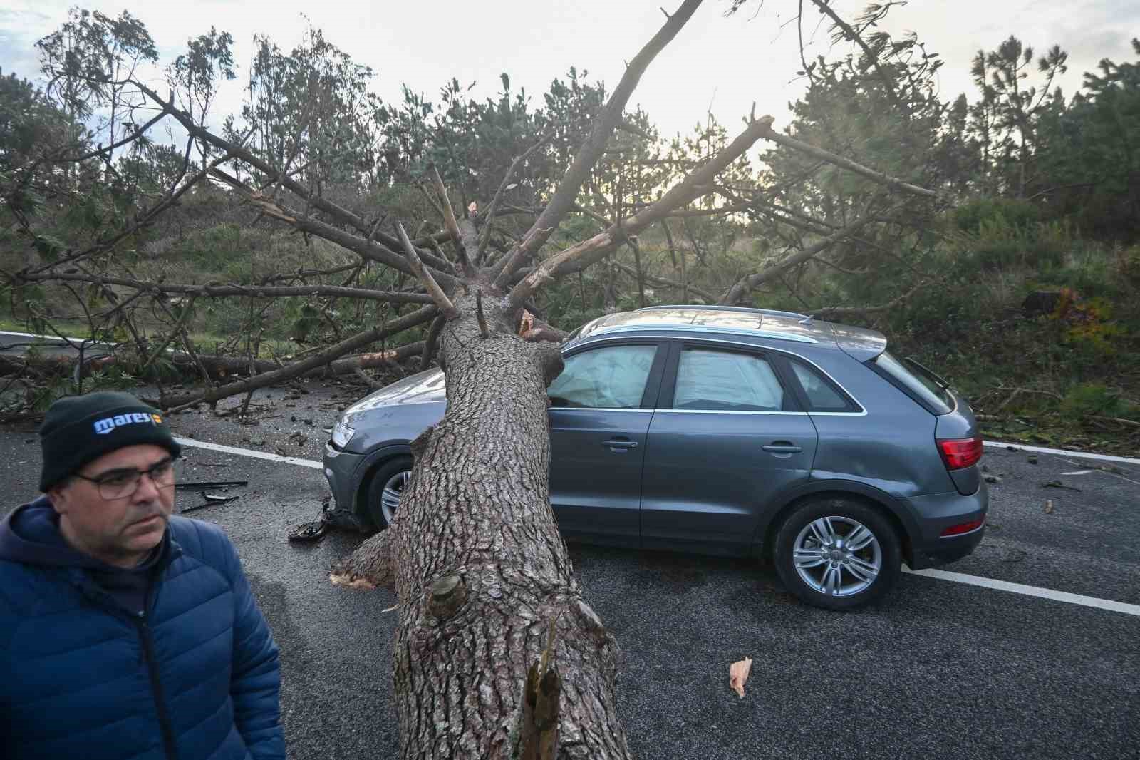 Portekiz’i Kristin fırtınası vurdu: 5 ölü
