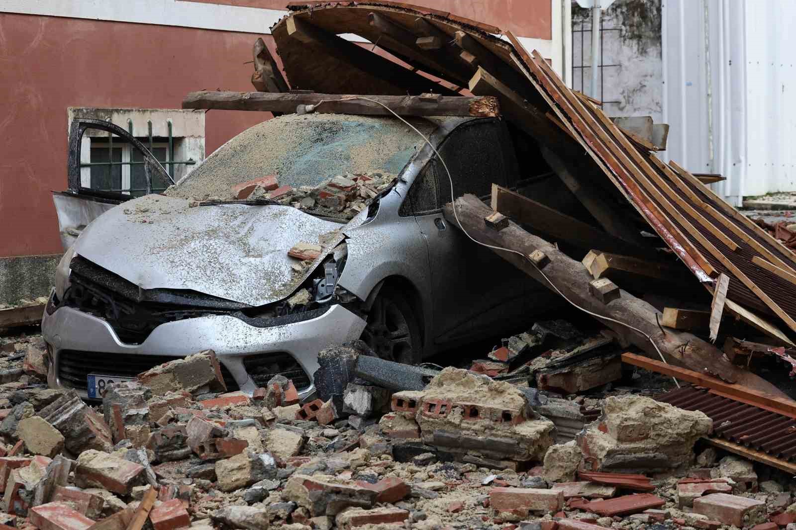 Portekiz’i Kristin fırtınası vurdu: 5 ölü
