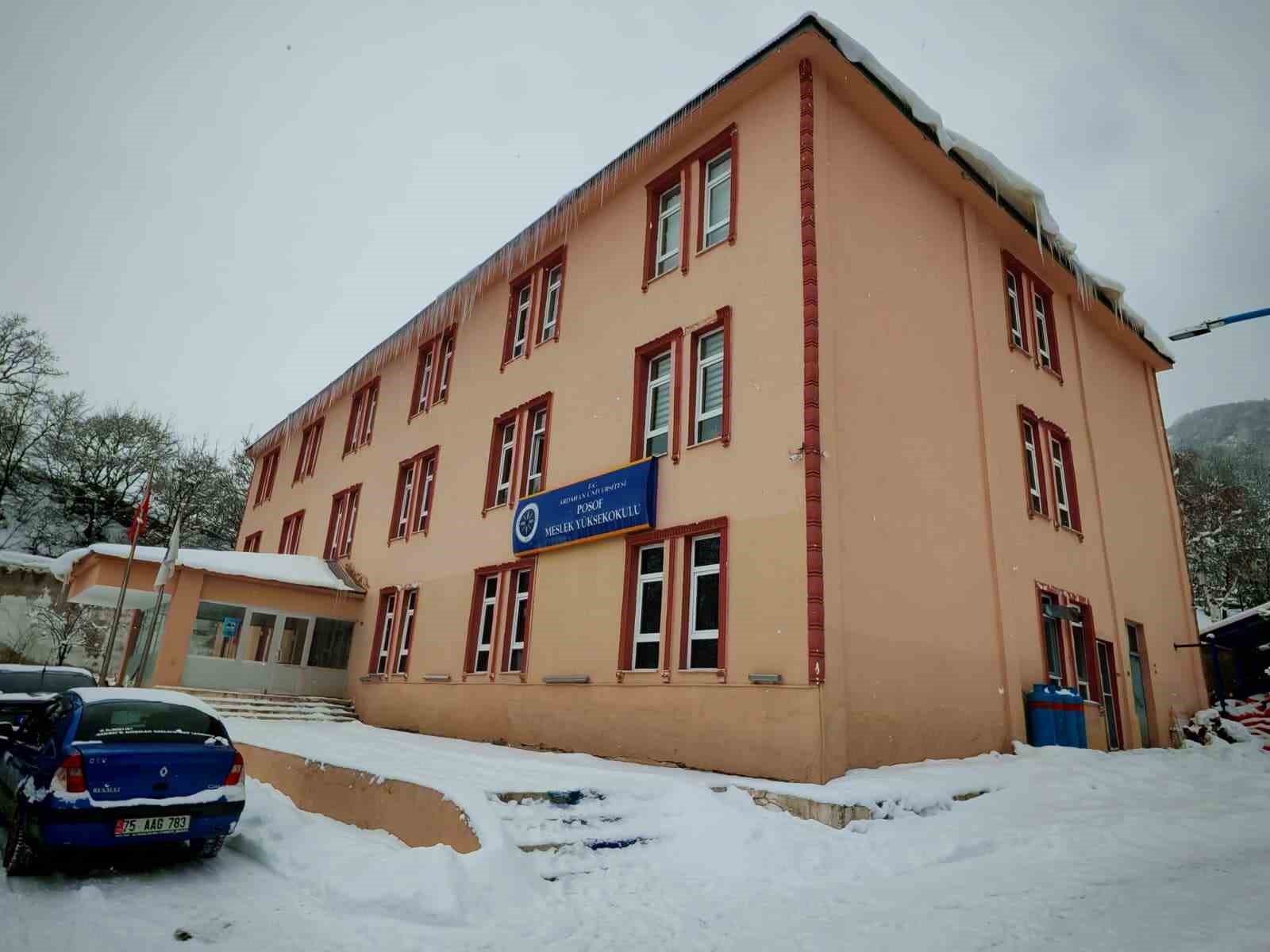 Posof Meslek Yüksekokulu’na Posoflu müdür
