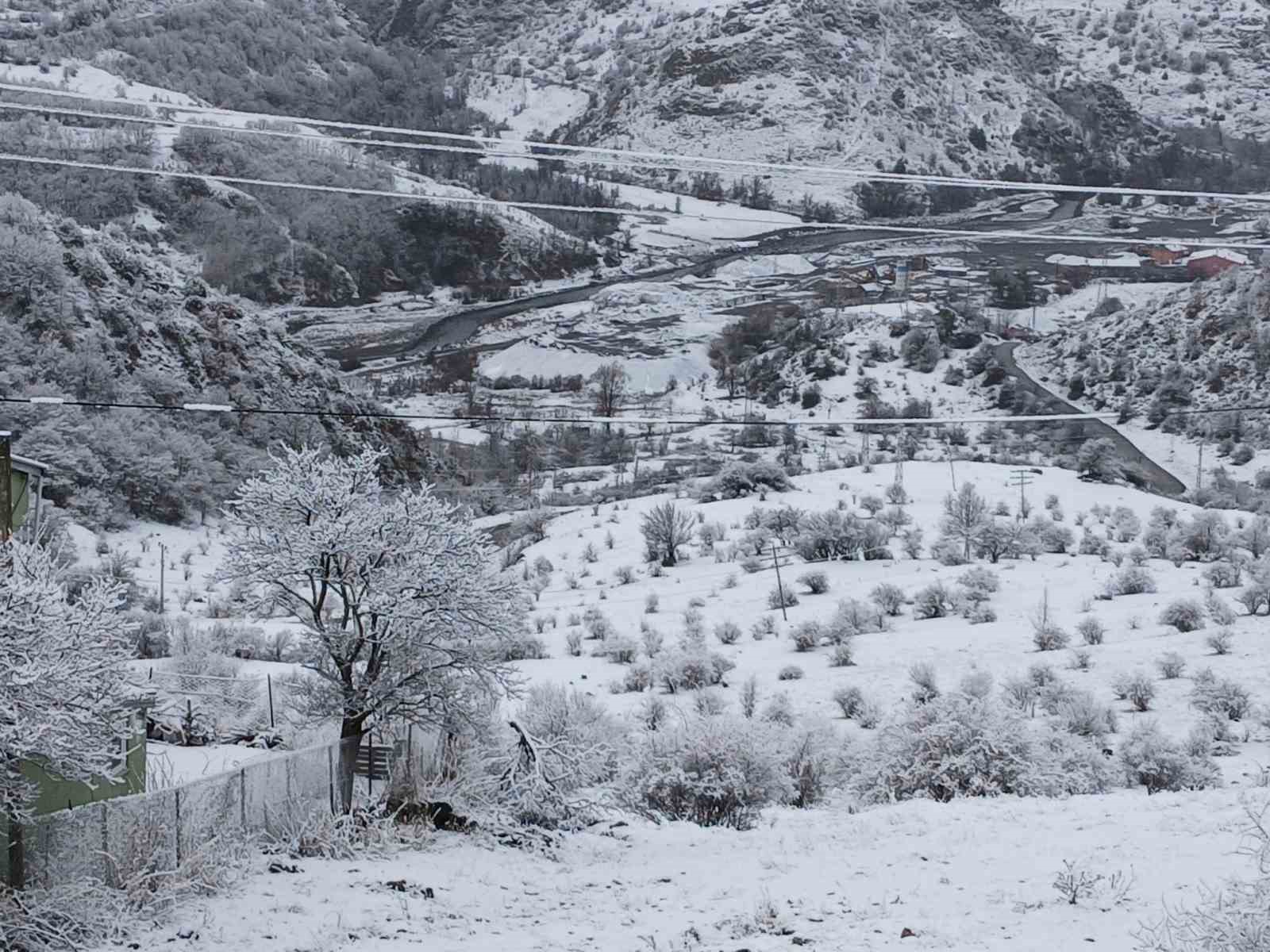 Posof’ta kar sürprizi
