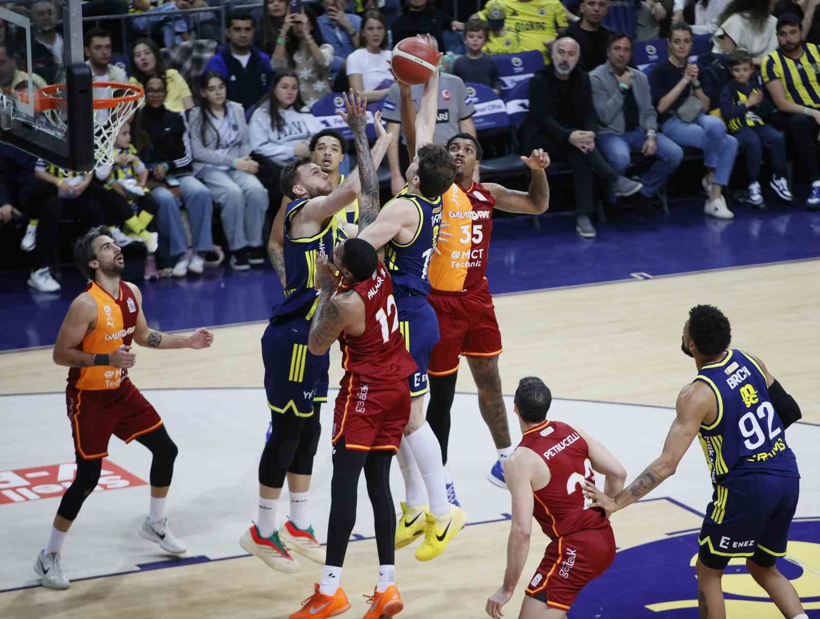 Potadaki derbide kazanan Fenerbahçe
