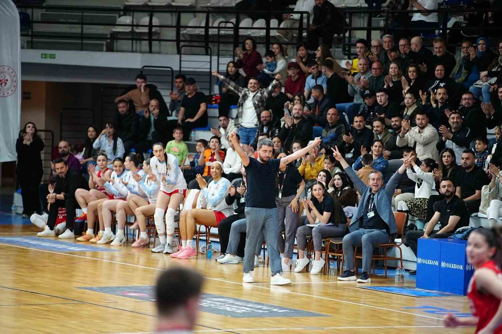 Potanın Kraliçeleri şampiyonluğa koşuyor
