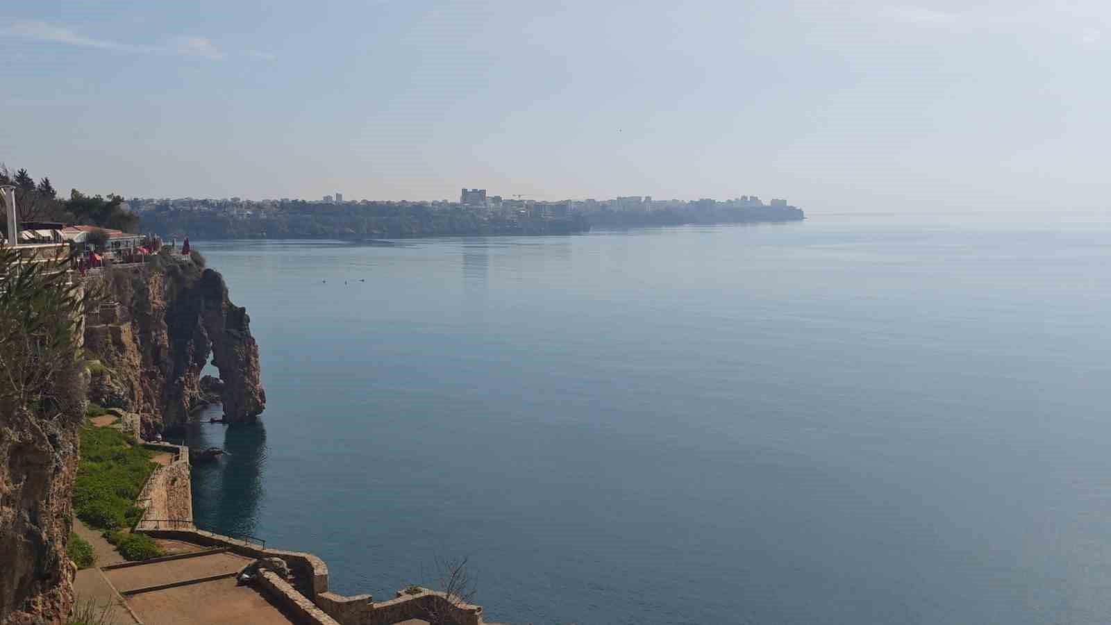 Poyraz, Akdeniz’deki en büyük denizanası türünü Antalya Körfezi’ne soktu
Poyraz, Akdeniz’deki en büyük denizanası türünü Antalya Körfezi’ne soktu