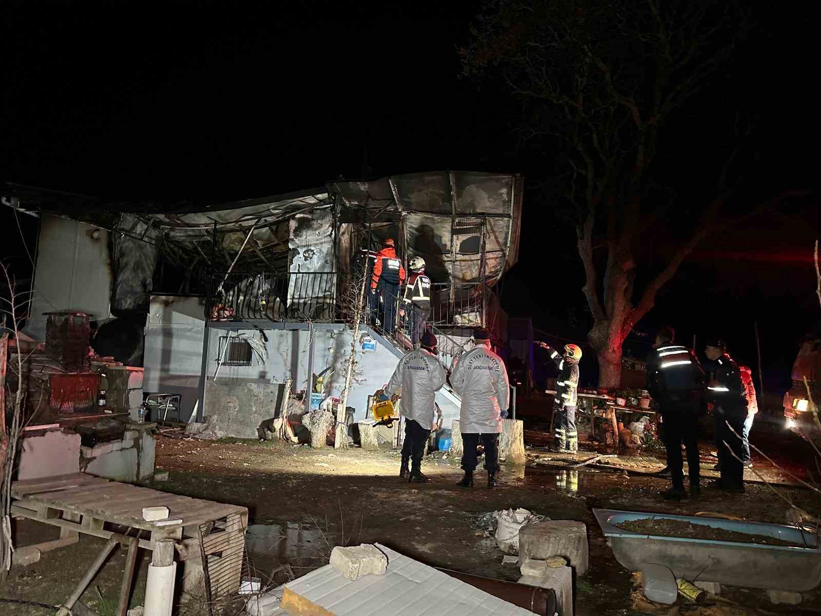 Prefabrik evde çıkan yangında karı-koca hayatını kaybetti
