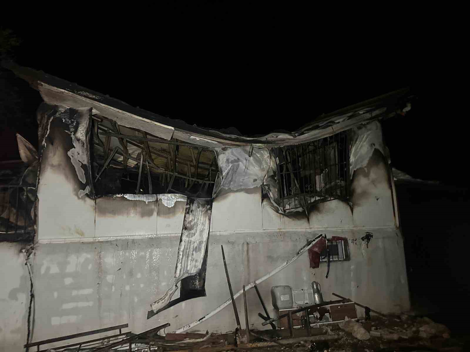 Prefabrik evde çıkan yangında karı-koca hayatını kaybetti
