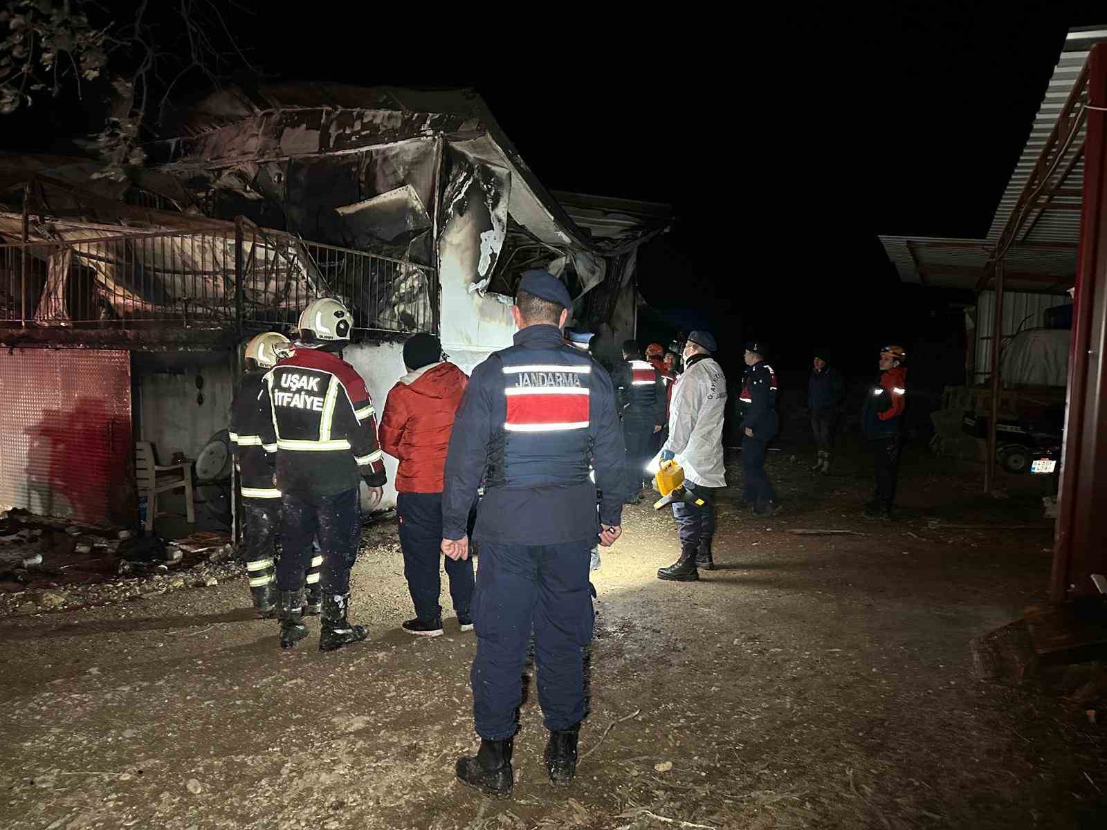 Prefabrik evde çıkan yangında karı-koca hayatını kaybetti
