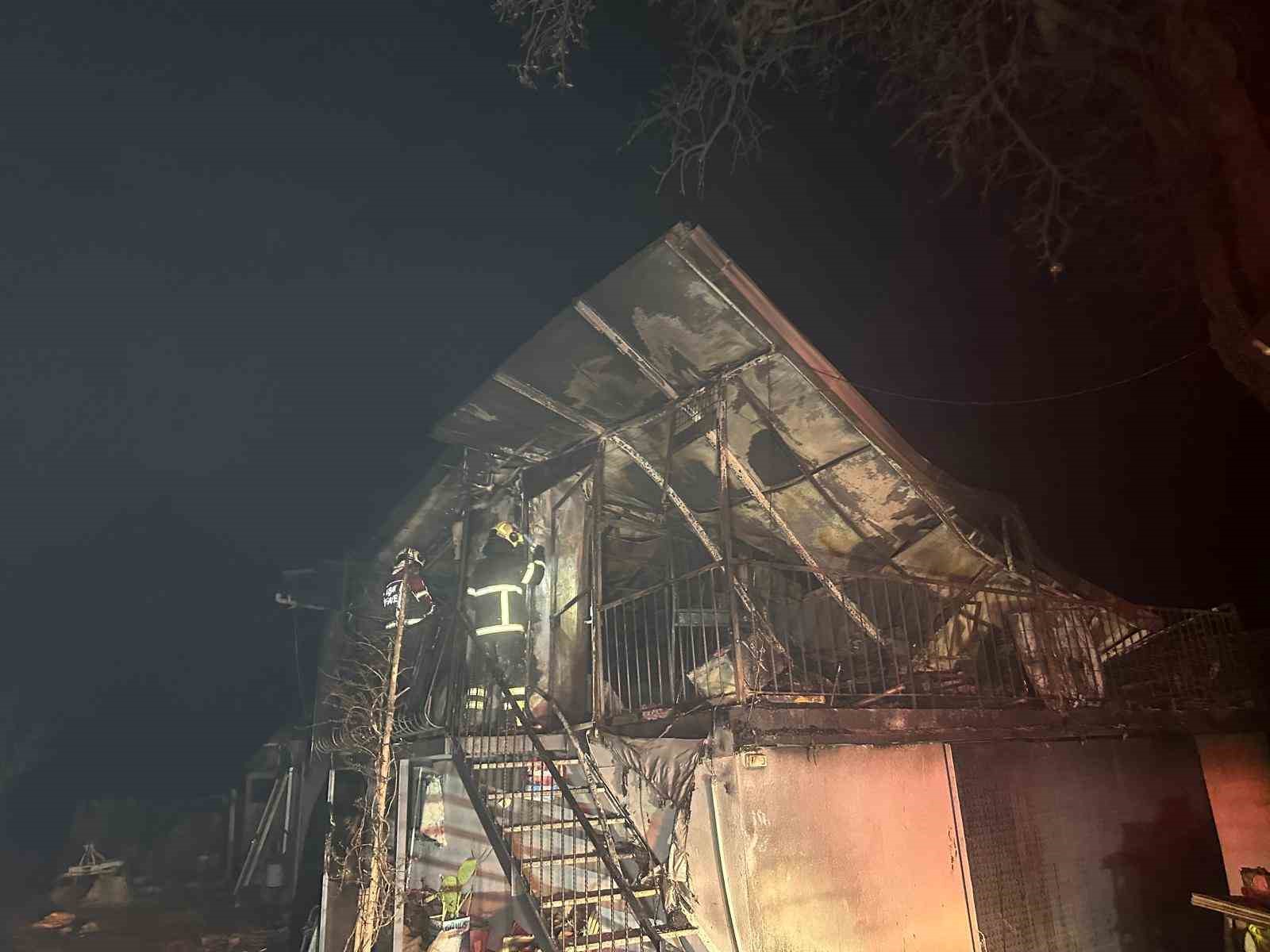 Prefabrik evde çıkan yangında karı-koca hayatını kaybetti
