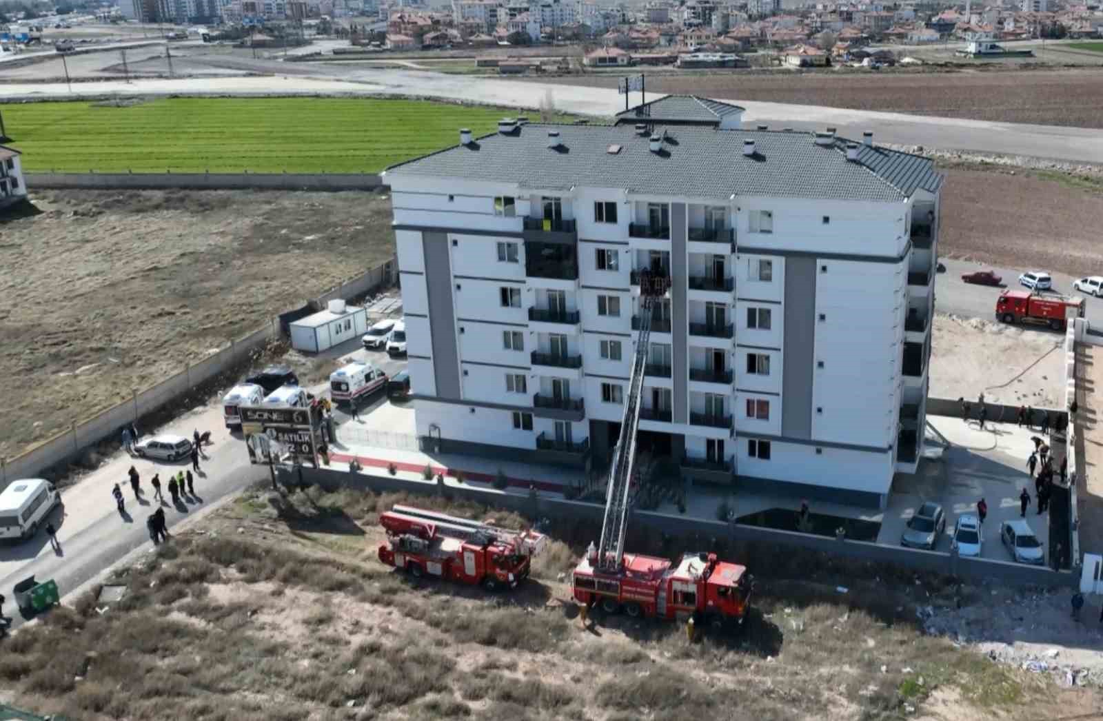 Prizde unutulan şarj aleti yangın çıkardı: 16 kişi hastanelik oldu
