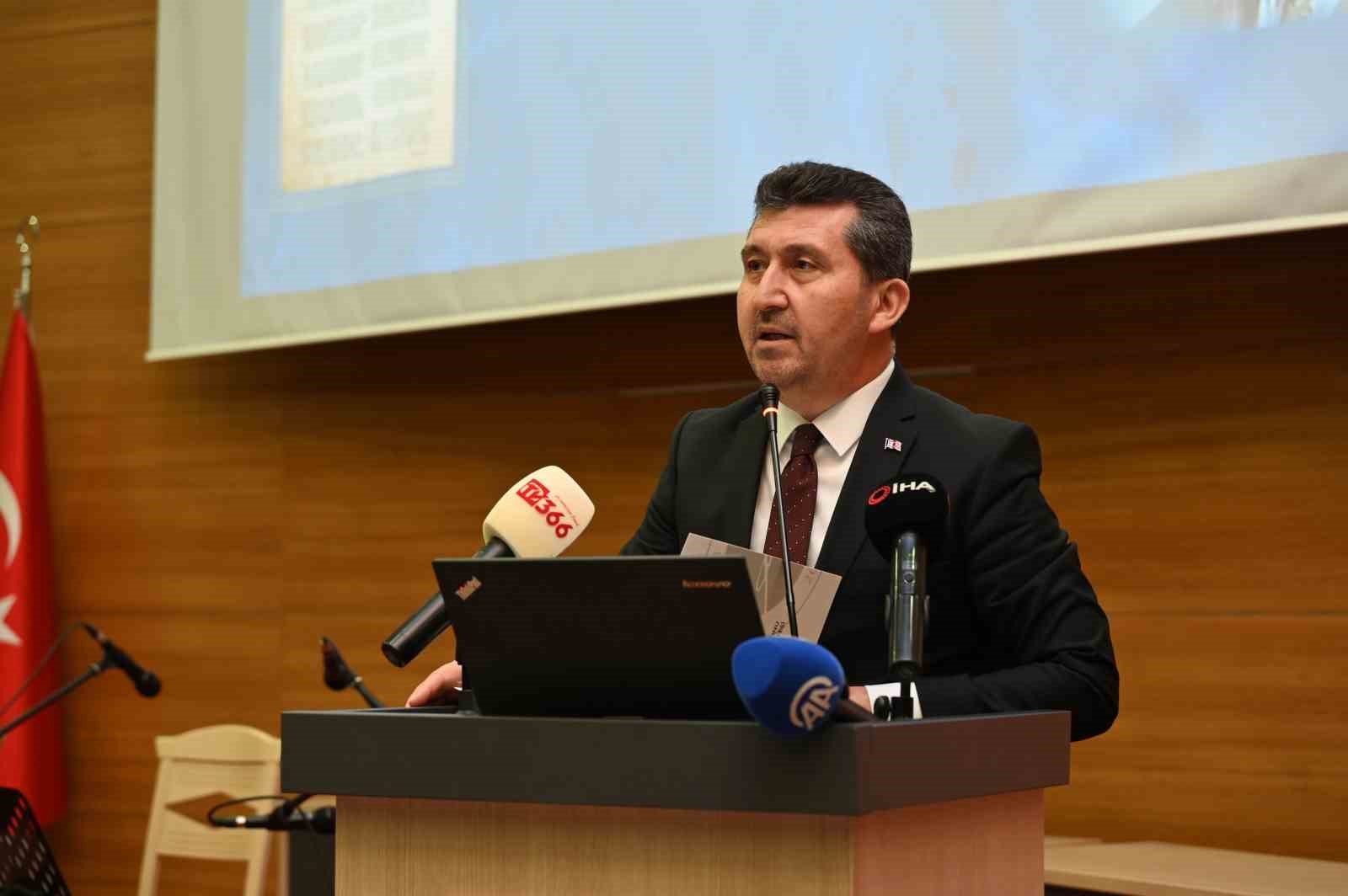 Prof. Dr. Ahmet Hamdi Topal: "Akif toplumu etkileyen büyük krizler karşısında cesareti öne çıkarmıştır"
