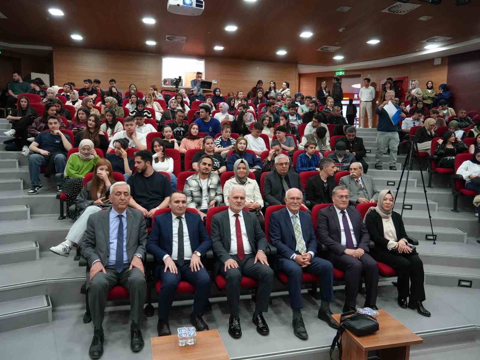 Prof. Dr. Ekrem Savaş: "Avrupalılar, Müslümanlardan tercüme etmiş oldukları kitaplara kendi isimlerini yazmışlardır
