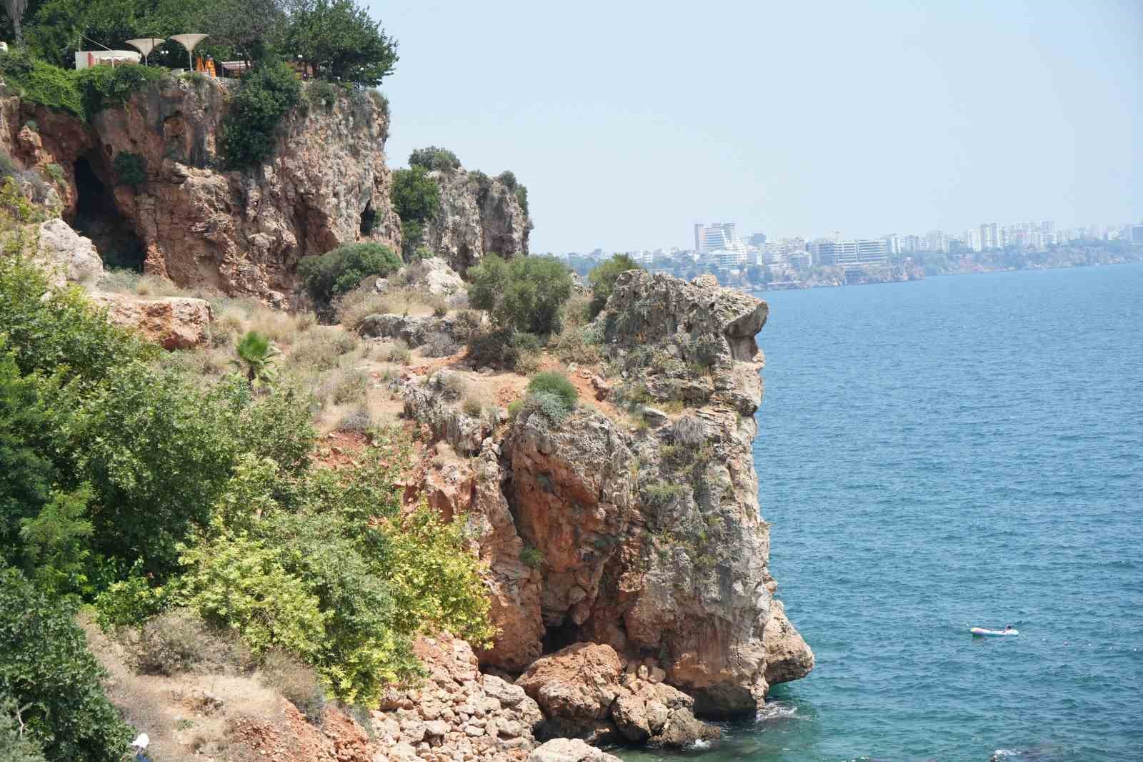 Prof.Dr. Dipova:"Falezleri kaybedersek yalnız Antalya değil dünya kaybeder"
Prof.Dr. Dipova:"Falezleri kaybedersek yalnız Antalya değil dünya kaybeder"