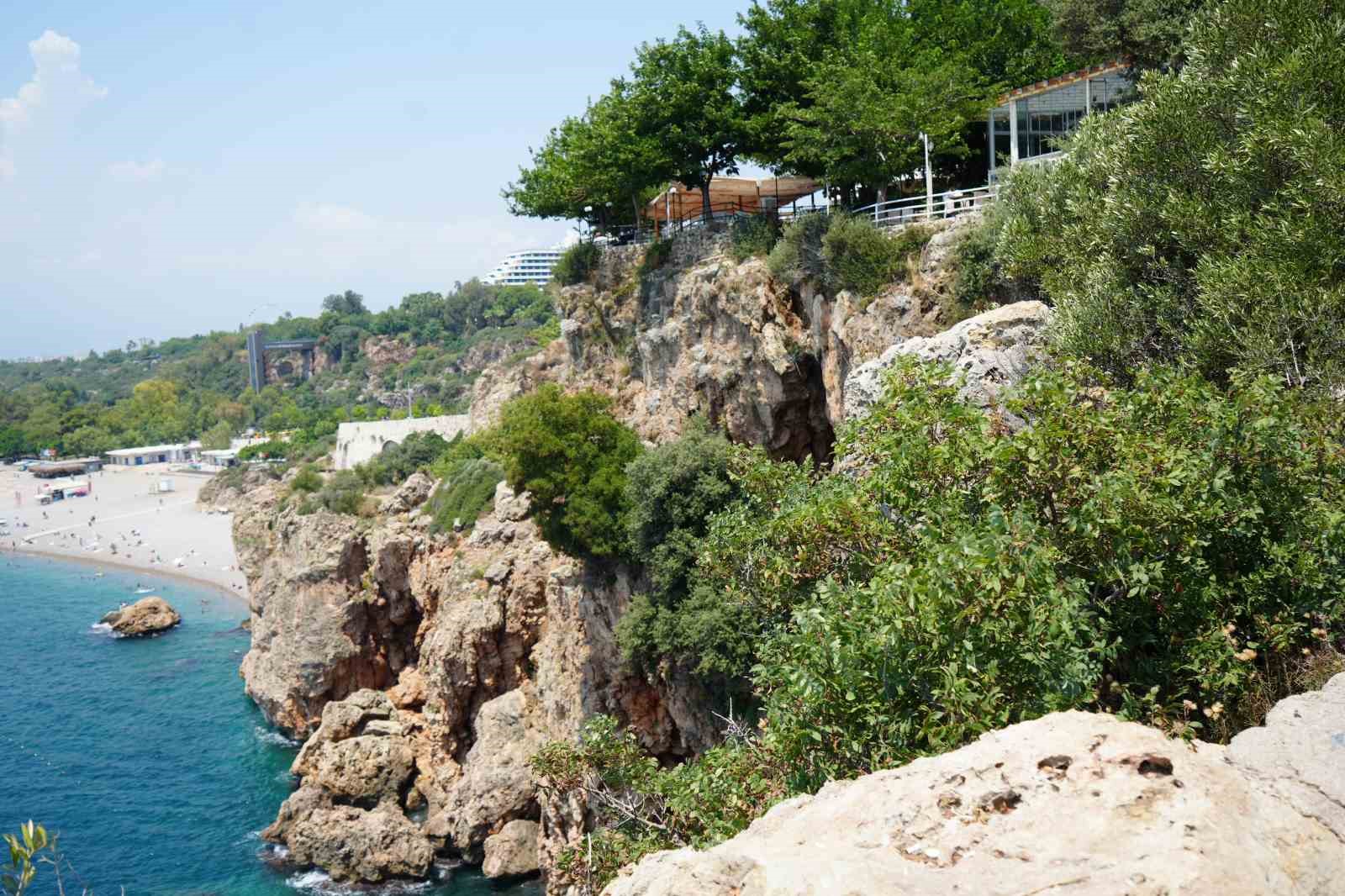 Prof.Dr. Dipova:"Falezleri kaybedersek yalnız Antalya değil dünya kaybeder"
Prof.Dr. Dipova:"Falezleri kaybedersek yalnız Antalya değil dünya kaybeder"