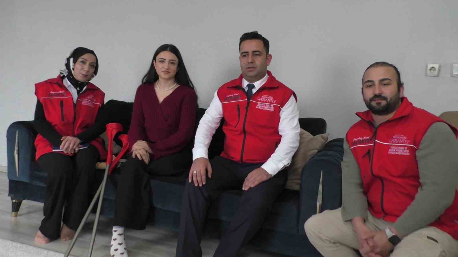 Protez bekleyen Tatvanlı Şevin’e Fatma Şahin’den destek
Protez bekleyen Tatvanlı Şevin’e Fatma Şahin’den destek