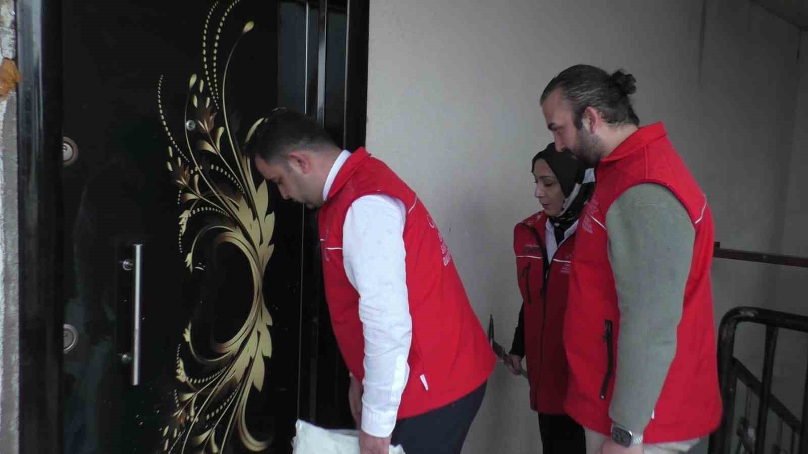 Protez bekleyen Tatvanlı Şevin’e Fatma Şahin’den destek
Protez bekleyen Tatvanlı Şevin’e Fatma Şahin’den destek