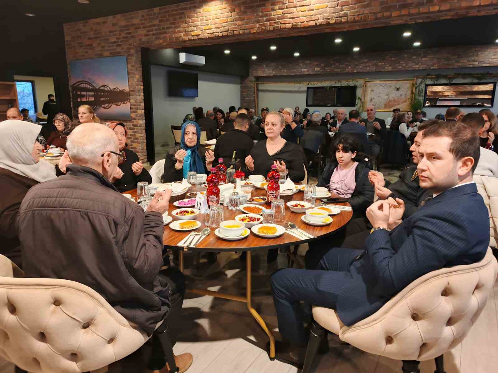 Protokol, Bafra’da şehit yakınları ve gazilerle iftar yaptı
