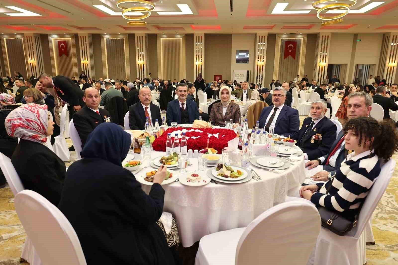 Protokol ilk iftarı şehit ve gazi aileleri ile yaptı
