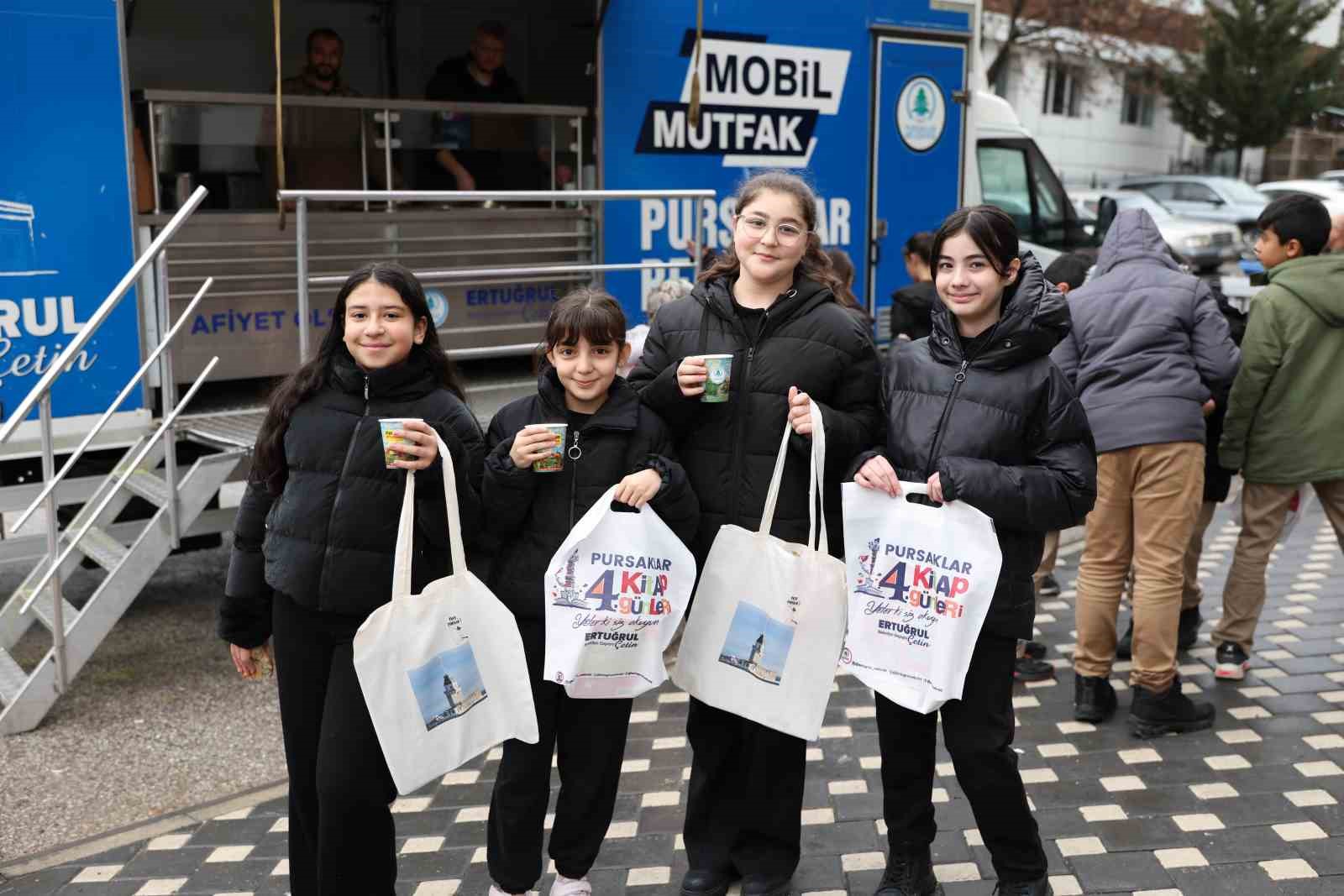 Pursaklar 4.Kitap Günleri’nde vatandaşlara çorba ikramı
