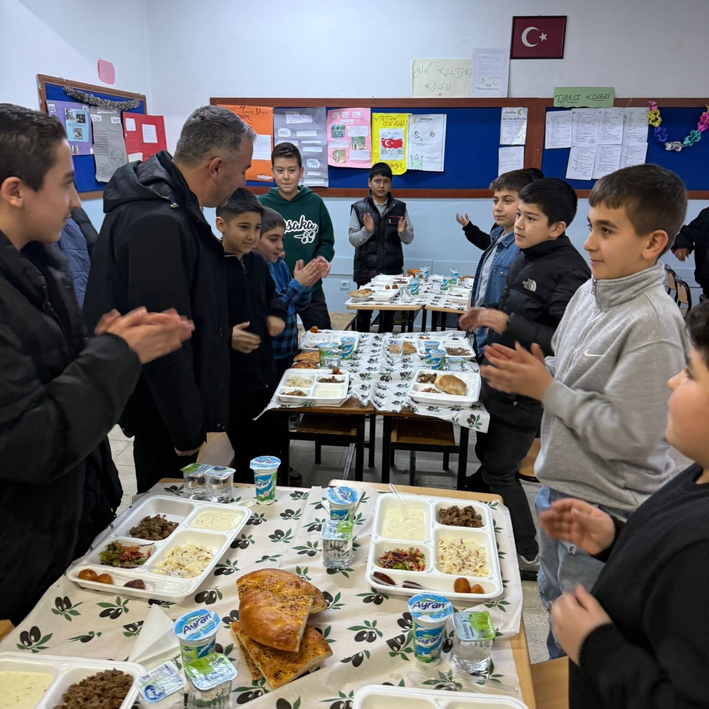 Pursaklar Belediye Başkanı Çetin, öğrencilerle iftar yaptı
