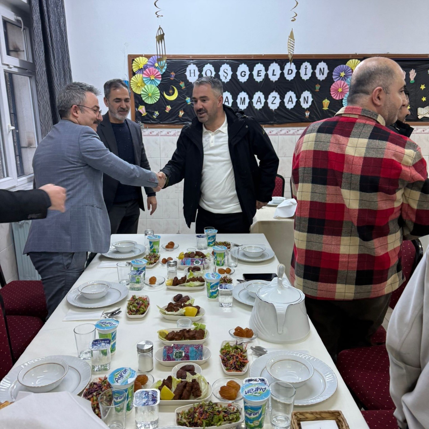 Pursaklar Belediye Başkanı Çetin, öğrencilerle iftar yaptı
