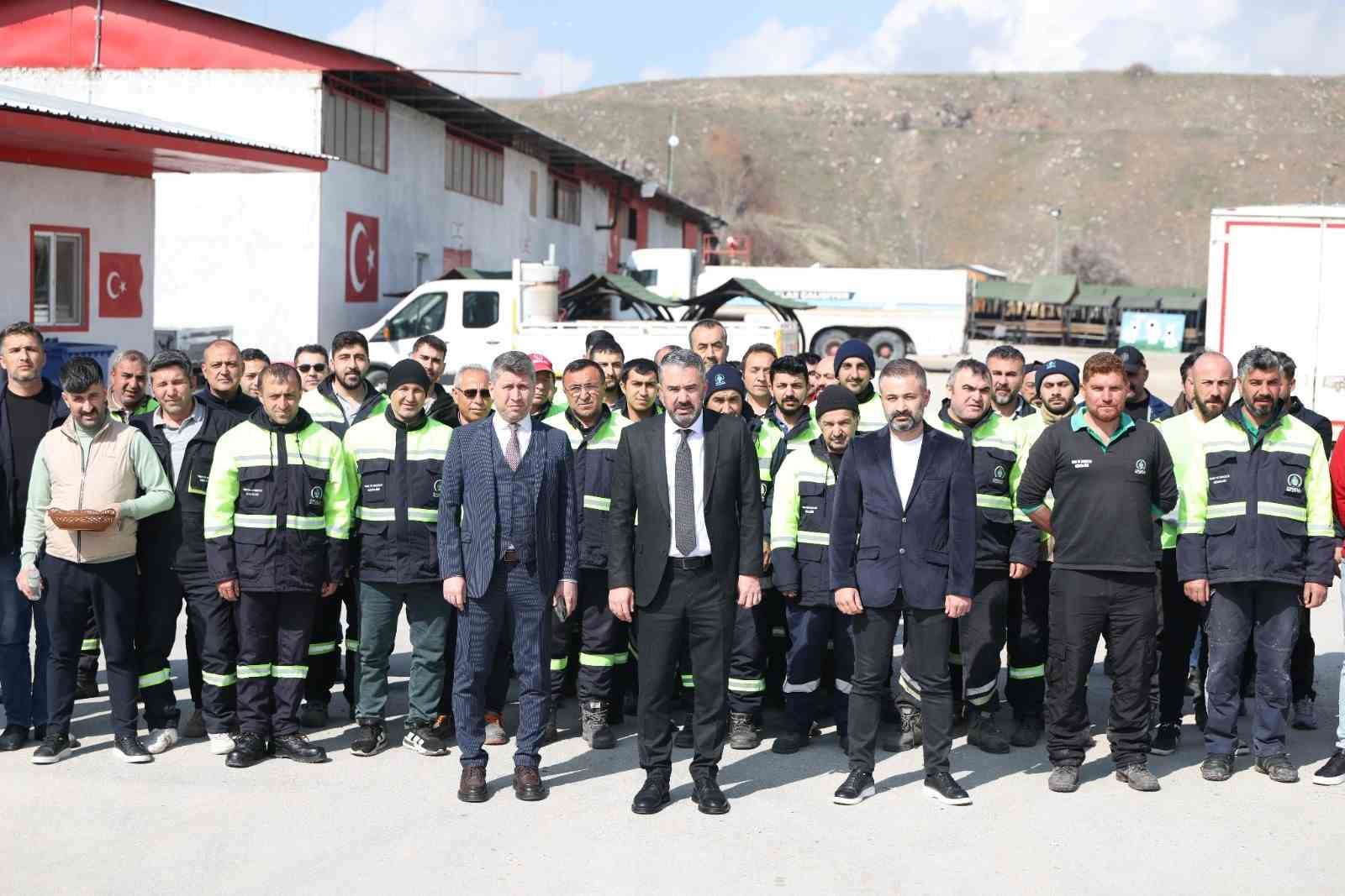 Pursaklar Belediye Başkanı Çetin, personelle bayramlaştı
