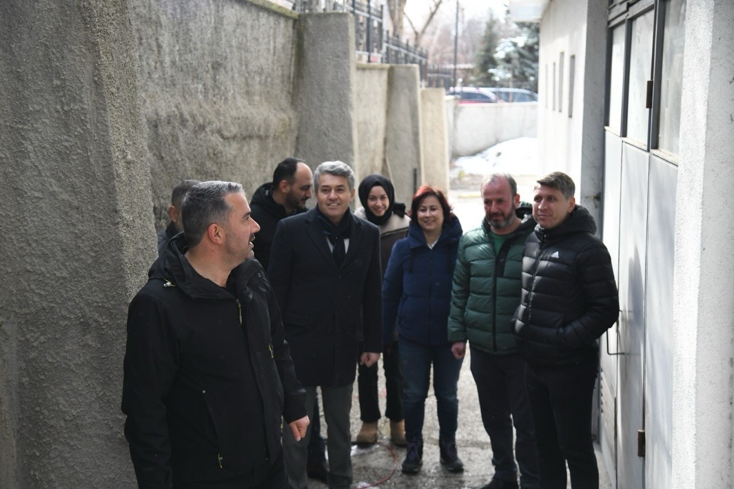 Pursaklar Belediye Başkanı Çetin, projeleri yerinde inceliyor
