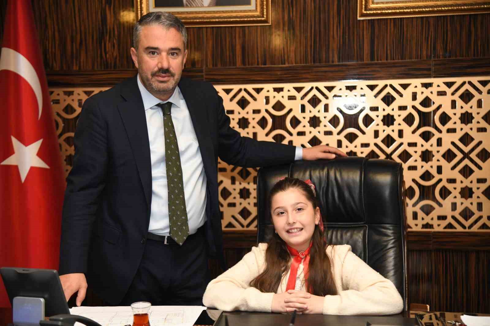 Pursaklar Belediyesi’nin koltuğu Miray Özayaz’a emanet
