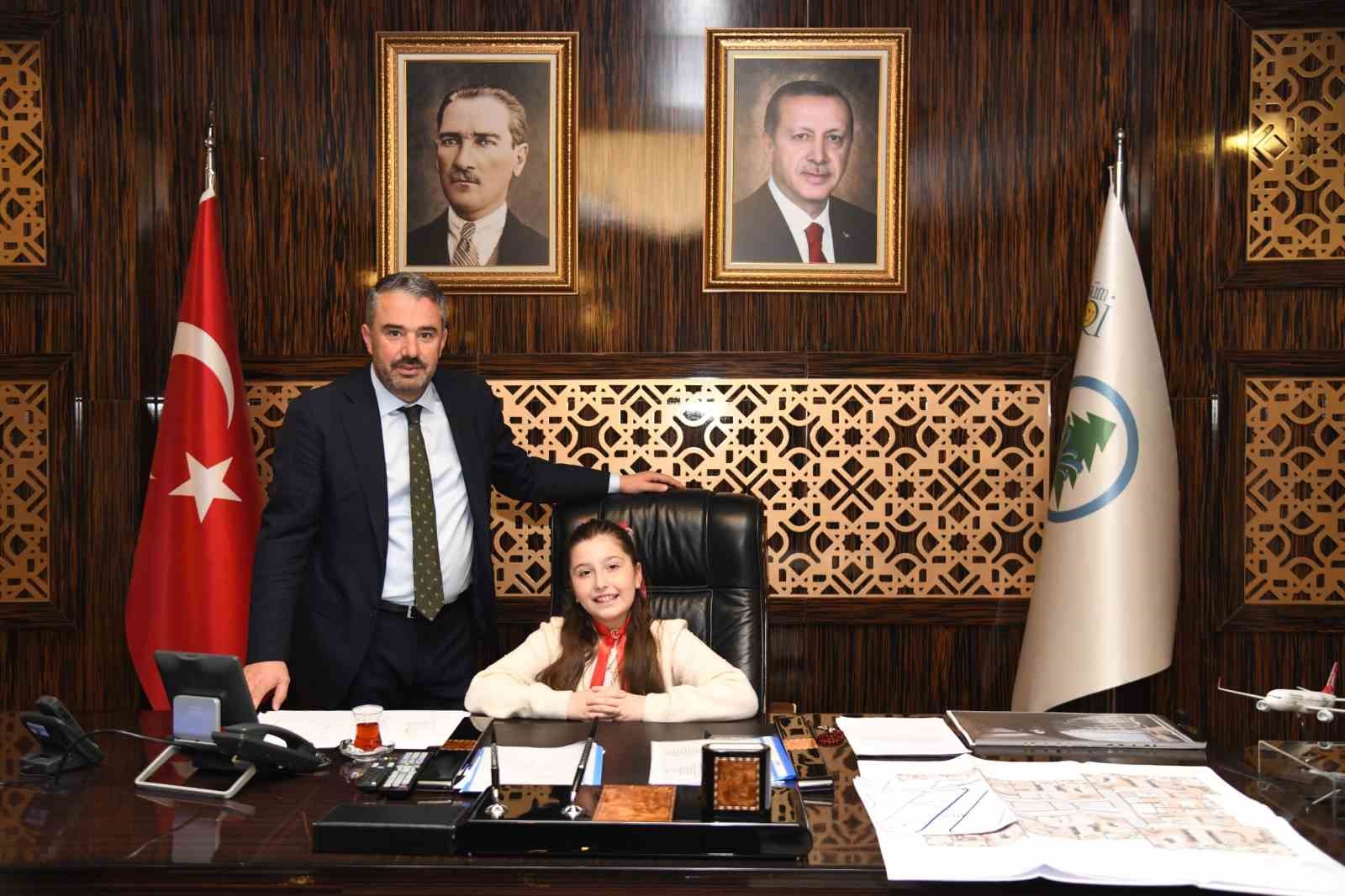 Pursaklar Belediyesi’nin koltuğu Miray Özayaz’a emanet
