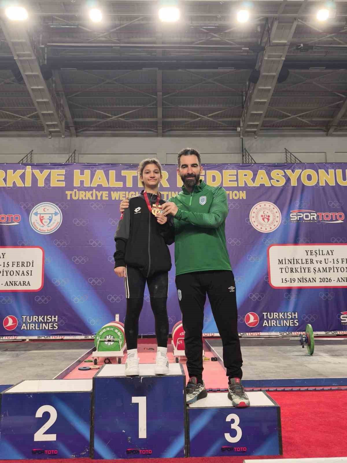 Pursaklar Belediyespor sporcusu Zümra Yurtseven, U15 Türkiye Halter Şampiyonası’nda şampiyonu oldu
