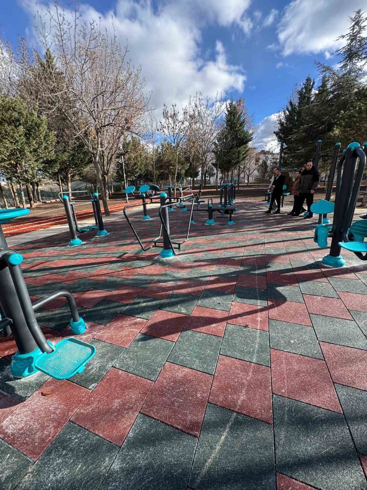 Pursaklar’da Turgut Özal Parkı yeni yüzüyle hizmete açıldı
