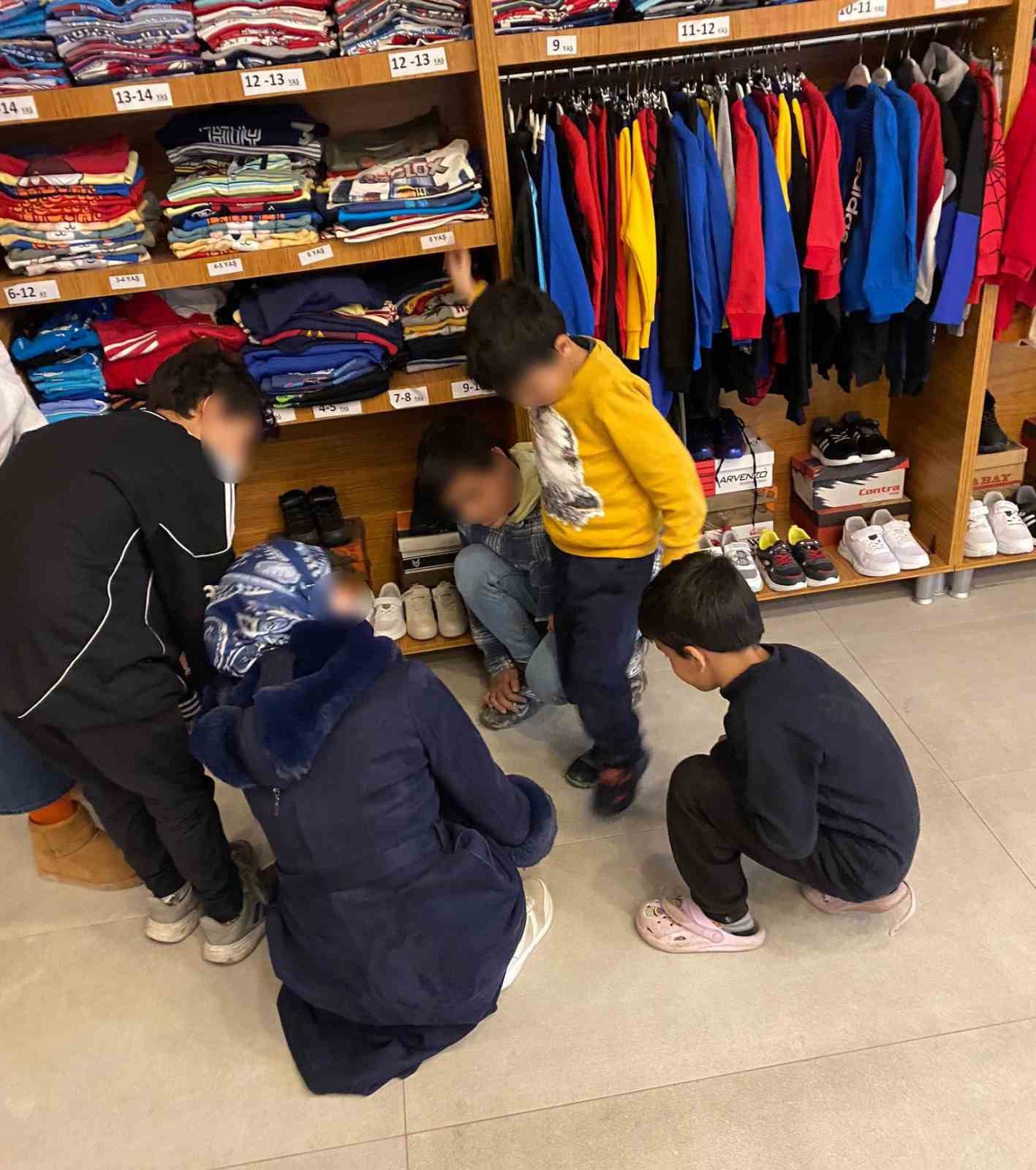 Pursaklar’da yetim çocuklara bayram hediyesi
