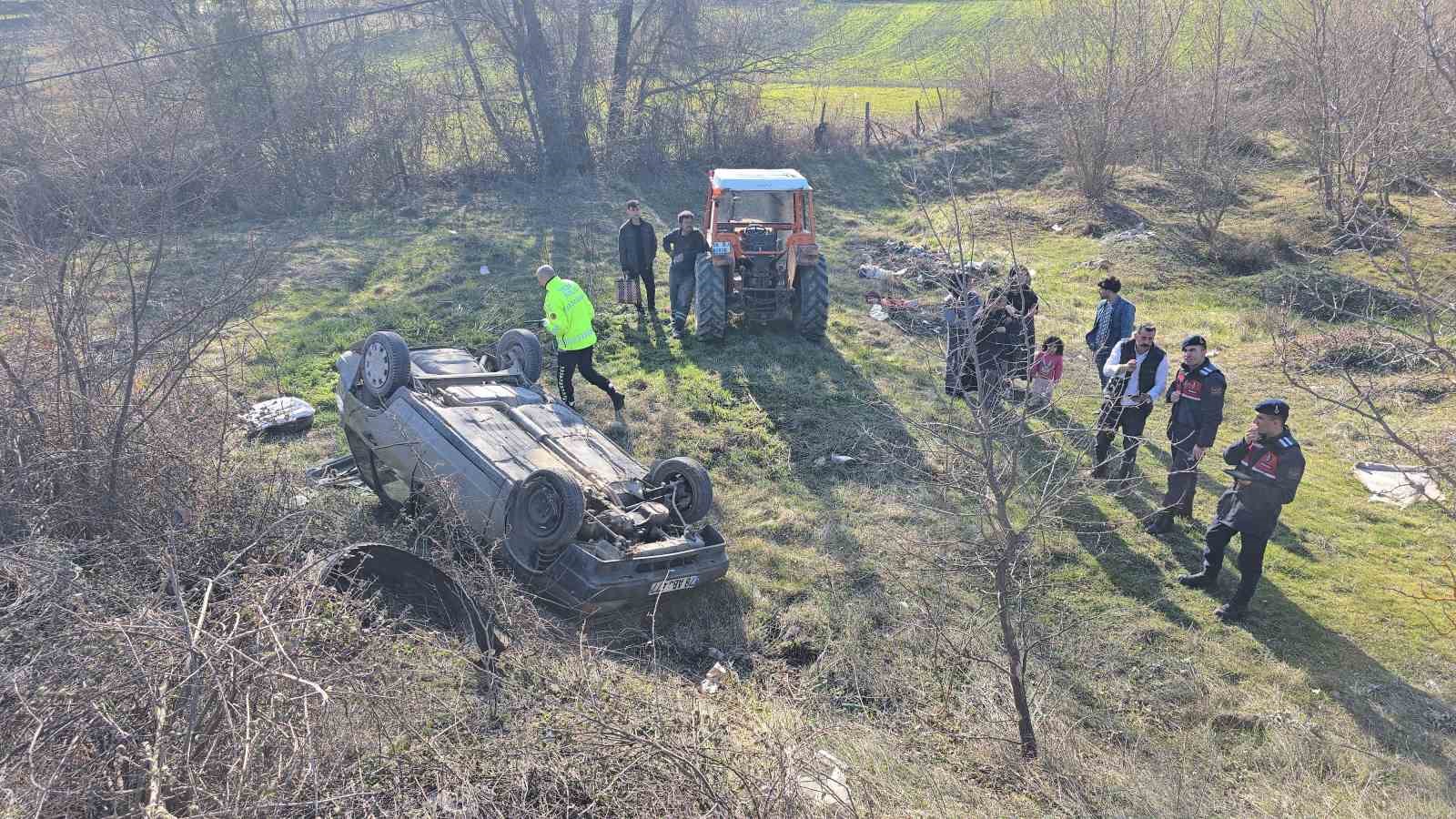 Radar paniği kazaya neden oldu: Otomobil şarampole devrildi
